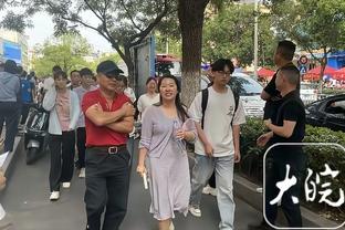 这好意思退役？克罗斯送潇洒助攻，迪亚斯进球后为他擦拭战靴？